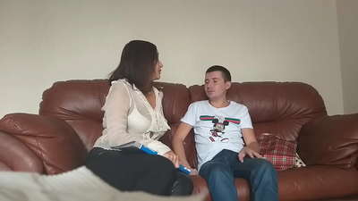 ಸಂಕೋಚದ ವಿದ್ಯಾರ್ಥಿಯು ಅತೃಪ್ತ ಶಿಕ್ಷಕಿ (ಮಿಲ್ಫ್ ಅಲಿನಾ ತುಮನೋವಾ)